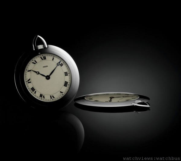 積家1907年製懷錶，配備的145型懷錶機芯厚僅1.38毫米，贏得了世界最薄鐘錶機芯的頭銜。