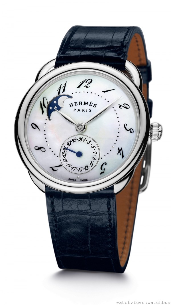 Arceau Petite Lune月相錶，不鏽剛錶殼，錶徑38毫米，時、分、日期、月相顯示，自動上鍊機芯及Dubois-Dépraz月相模組，動力儲存42小時，藍寶石水晶玻璃鏡面及後底蓋，鱷魚皮錶帶。