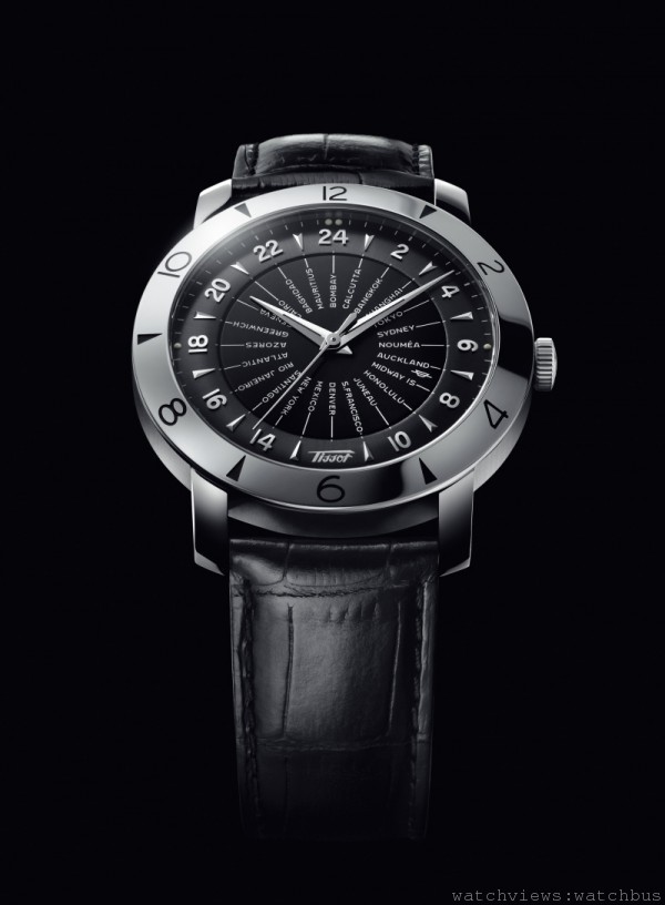 TISSOT Heritage Navigator領航者系列160週年複刻紀念腕錶，瑞士C.O.S.C.官方認證2893-3自動機芯，防眩光藍寶石水晶鏡面，316L精鋼錶殼，藍鋼指針，皮革錶帶搭配折疊式錶扣，防水30米，建議售價NTD48,700，另備有18K金款式。