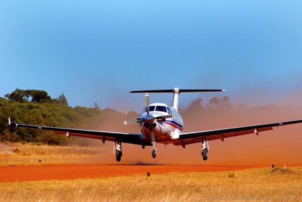 始於1928年起的第一次飛行，RFDS目前已成為全球最完善的航空醫療團隊，有著61架飛機、21個醫療基地與5處遠程主要的保健設施，RFDS每年更在澳洲提供超過14,000的社區醫療診所。