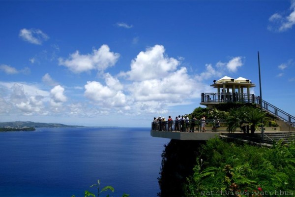 關島戀人岬是遊客必到之地，遠眺展望，視野迷人。