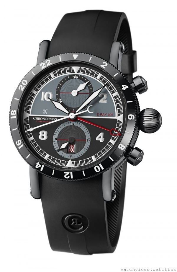 Timemaster Chronograph GMT S-RAY 007，編號 CHD-7535G-D/N ，不鏽鋼經DLC類鑽碳塗層處理錶殼，直徑44毫米，厚16.25毫米，自動上鍊計時錶、中置時分針、日曆窗、GMT指針與錶圈24小時數字一併顯示第二時區時間，錶圈有兩地時間24小時數字；弧形防眩水晶玻璃錶鏡；旋入式螺紋拋光錶背鑲弧形防眩水晶玻璃；洋蔥形大錶冠(與錶殼同一物料)；錶帶螺絲針柱有專利Autobloc旋入系統；防水100米，Chronoswiss Caliber C.754自動機芯，動力儲備約46小時，鏤空擺陀有日內瓦條紋打磨、滾珠軸承、拋光擒縱叉、擒縱輪及螺絲、底板有魚鱗紋打磨、夾板有日內瓦條紋打磨， 橡膠錶帶。