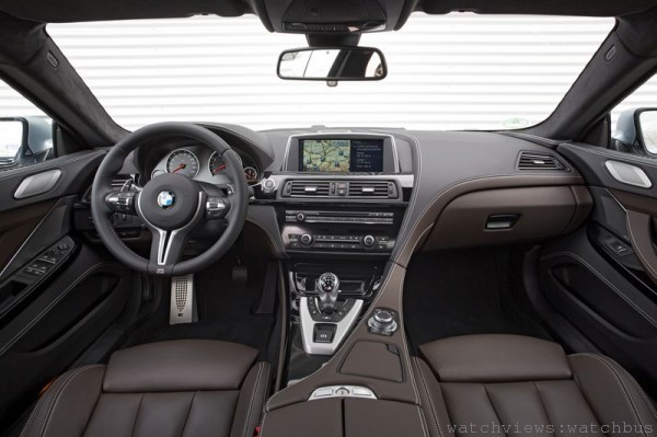 M6 Gran Coupe內裝標準配備M款雙前座多功能跑車座椅含記憶裝置、雙前座座椅加熱功能、Individual麂皮車內頂篷、後檔玻璃電動遮陽簾及電動後側窗簾等。