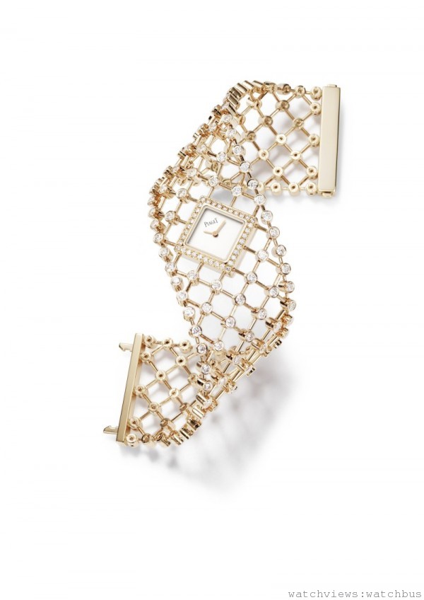 伯爵Couture Precieuse 鐲錶鑲飾176顆圓形美鑽(約13克拉)，銀色錶盤搭載伯爵56P石英機芯，台幣建議售價 NTD 6,810,000元。