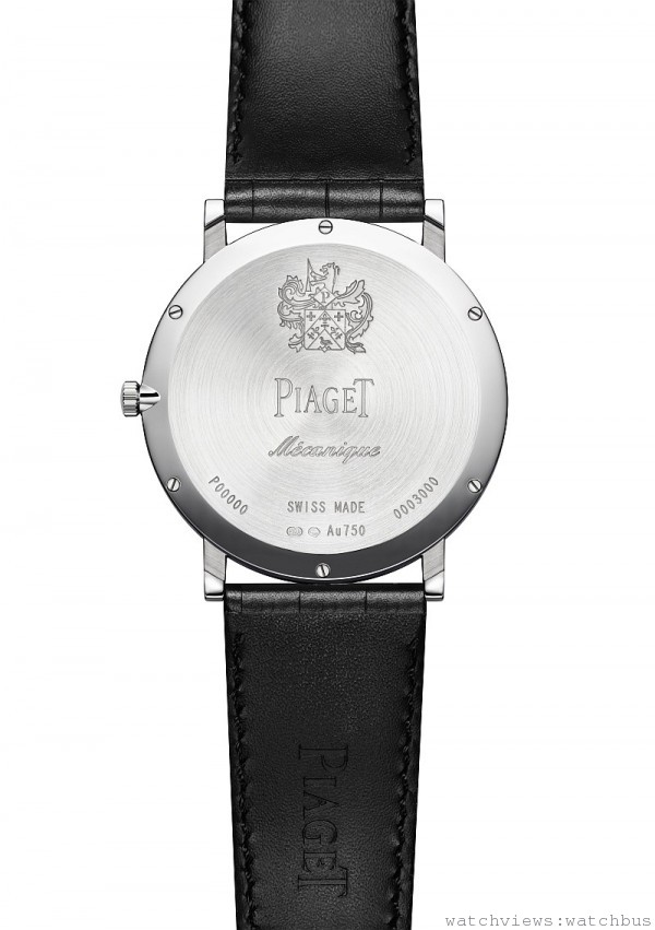 Piaget Altiplano 900P 38 mm腕錶的金屬後底蓋上鐫刻有伯爵徽章