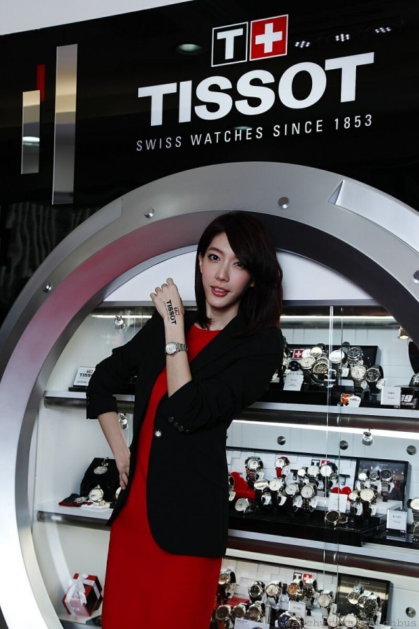 宋米秦優雅展演TISSOT Luxury典藏80瑞士官方天文台認證自動女裝腕錶。 