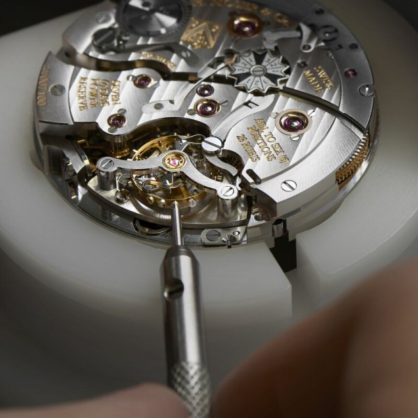 亨利慕時每枚腕錶均為純手工製作和加工，也因此珍罕稀世