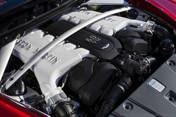 ASTON MARTIN V12 Vantage S配備5,935 cc V12自然進氣引擎；最大馬力：573 PS @6750rpm；最大扭力：620 Nm @5500rpm；性能：0~100km/h 3.9 秒 / 極速 328km/h；變速驅動系統：前中置引擎後輪驅動 /  “Sportshift III“ 7速自手排變速系統。