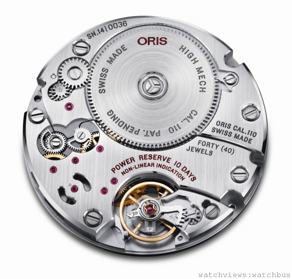 Oris的專利非線性動力儲備指示，設計在3點鐘方向，指示10日動力從滿到無的數值。獨特的齒輪，能顯示Oris的專利非線性動力儲存指示。