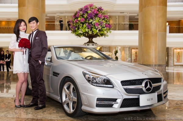 君悅酒店破天荒讓Mercedes-Benz 夢幻跑車在飯店中庭繞行並上演浪漫劇碼，吸睛指數破表。