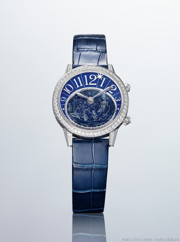 積家Rendez-Vous Celestial 約會系列星空腕錶，時、分顯示，天象圖，星盤，個性化調節手柄，青金石，手工雕紋，鑲鑽裝飾，立體數字時標，花形時針、分針，一枚錶冠調節天象圖，調校時分顯示。一枚錶冠個性化調整星座置。編號： Q3483590，建議售價：1,930,000元。