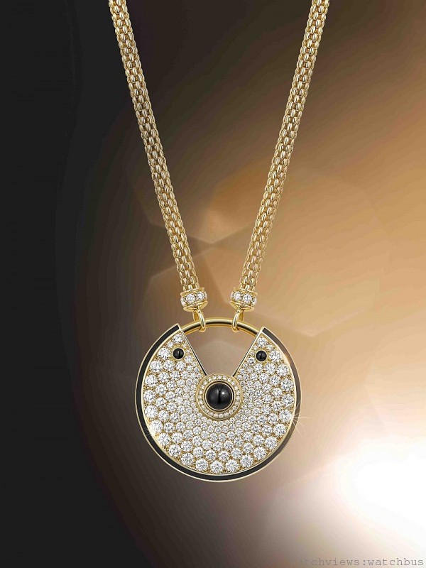 Amulette de Cartier墜鏈大型款，18K黃金，鑽石，3顆凸圓形縞瑪瑙，黑漆，18K黃金和鑽石鏈條。