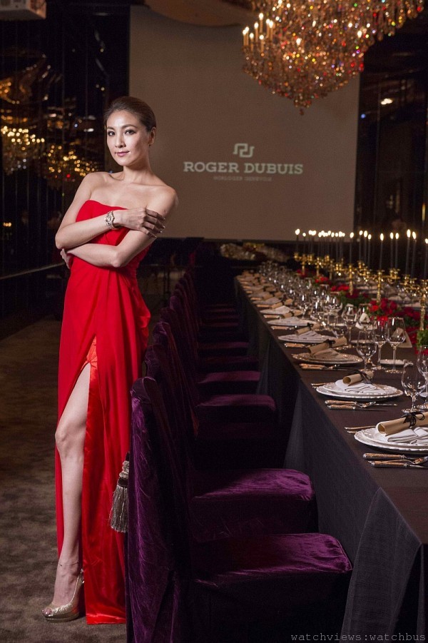 名模陳思璇以一襲紅色禮服佩戴Roger Dubuis Excalibur 系列華麗鑽錶。