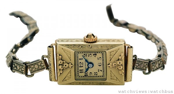 1919年：首款靈感源自裝飾藝術的女裝腕錶，採用八角形錶殼並鑲嵌珠寶，堪稱為創新之舉，迅即征服女裝腕錶世界。