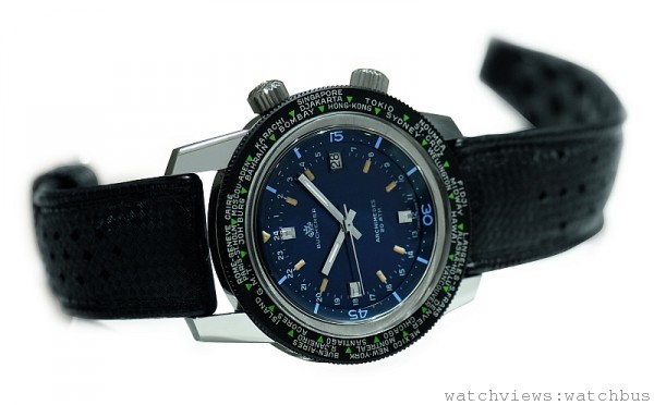 1971年：象徵品牌非凡技術結晶的阿基米德Archimedes潛水錶。