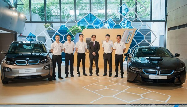 BMW總代理汎德股份有限公司 營業部副總吳漢明先生(右三)與BMW Product Genius團隊