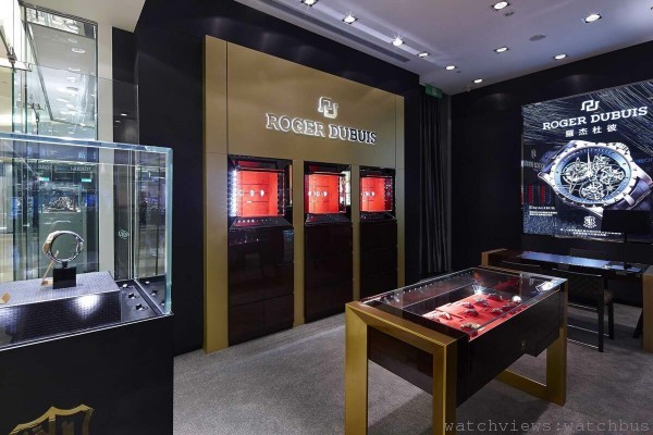 Roger Dubuis台北101高登鐘錶店中店的大器展示空間。