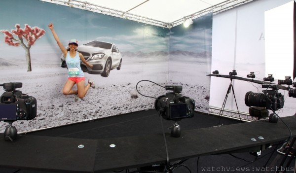 台灣賓士精心打造的高規格攝影棚，讓跑者體驗【180 度虛擬互動影像體驗】