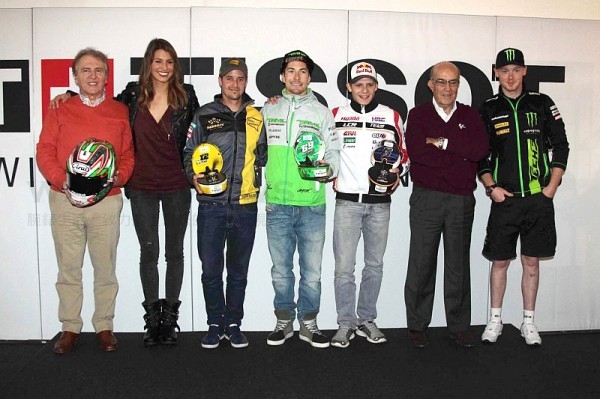天梭表總裁添寶先生與Dorna Sports執行長Carmelo Ezpeleta一同為Nicky Hayden、Stefan Bradl與Thomas Lüthi等三人，獻上各具特色的限量版MotoGP腕錶。