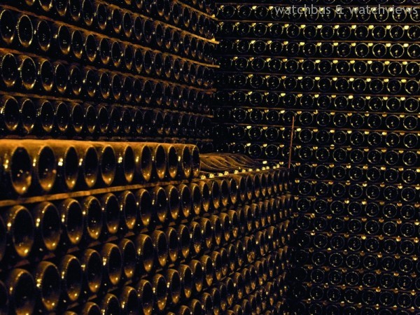 香檳裝瓶後會在有百年歷史的酒窖裡陳放，等候 熟成。