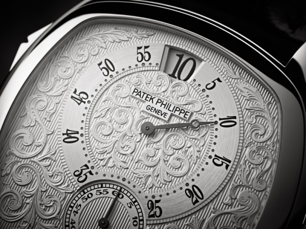 Ref.5275跳時自鳴腕錶的面盤與錶殼側邊裝飾有精美的花卉雕刻圖案。