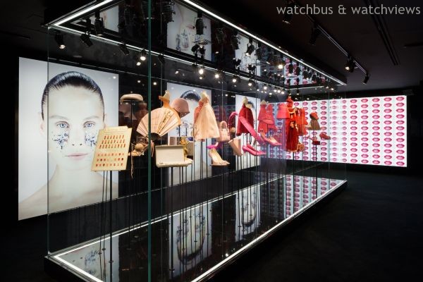 Dior邀請幾位當代藝術家協力，根據品牌的DNA一同為這家專賣店打造店內裝飾。