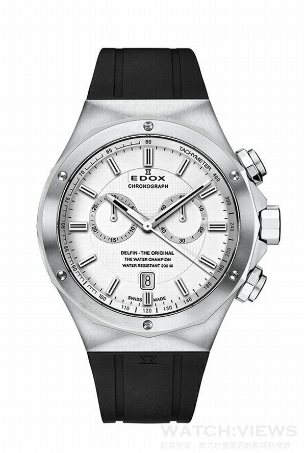 Delfin 計時碼錶，型號:10105，不鏽鋼錶殼，錶徑43毫米，時、分、秒、日期顯示、計時碼錶，EDOX 10石英機芯(以 Ronda 5040.B為基礎 )石英錶，防水200米，防水度良好的特殊堅固後底蓋, 銀色鋁外圈 〝水上冠軍〞雕刻，天然黑色橡膠錶帶，定價 NTD 29,600。