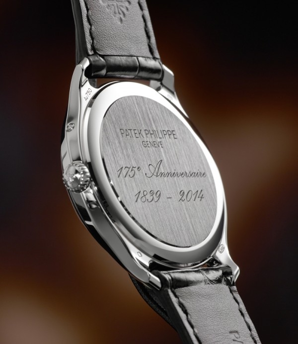 World Time Moon男裝與女裝世界時區月相腕錶的金質底蓋刻有「PATEK PHILIPPE GENEVE 175e Anniversaire 1839 – 2014」字樣。