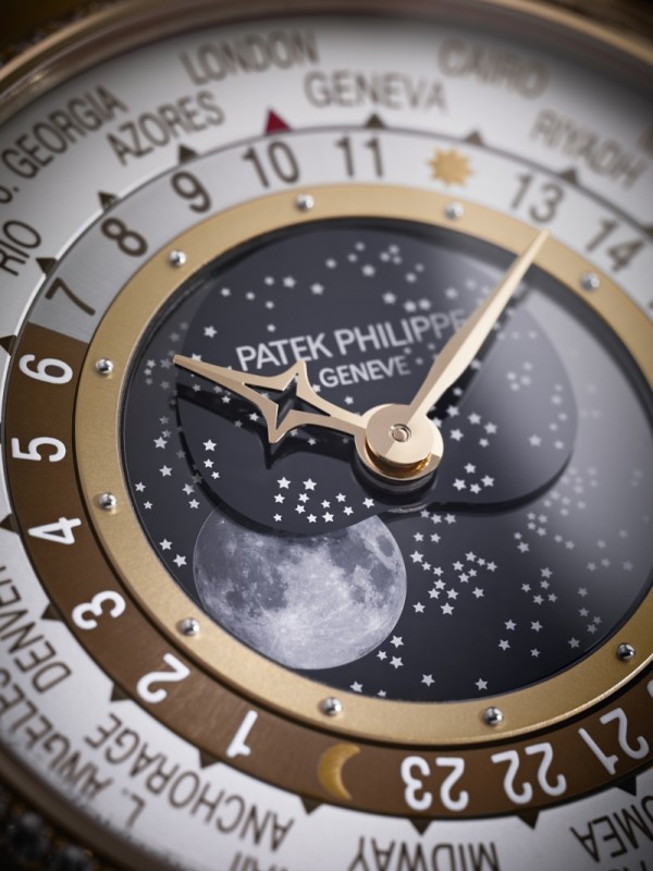 百達翡麗175周年紀念版世界時區月相腕錶Ref.5575與Ref.7175，在其錶盤中央加設了超大型月相顯示，立即與以往的款式大大不同。
