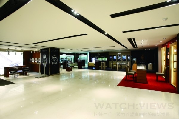 五權旗艦店有全中部佔地面積最大的鐘錶專櫃空間。