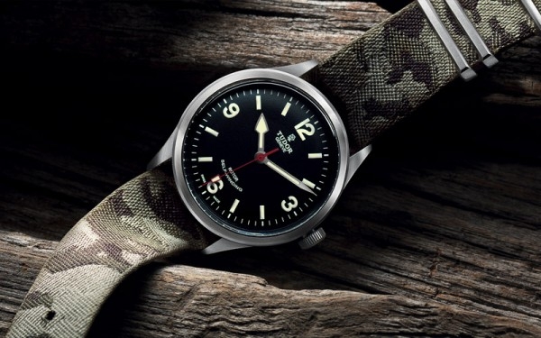 Heritage Ranger自動上鍊腕錶，不鏽鋼錶殼，錶徑41毫米，時、分、秒，ETA2824自動上鍊機芯，動力儲存38小時，防水150米，織紋錶帶(另有不鏽鋼鍊帶、皮錶帶)。