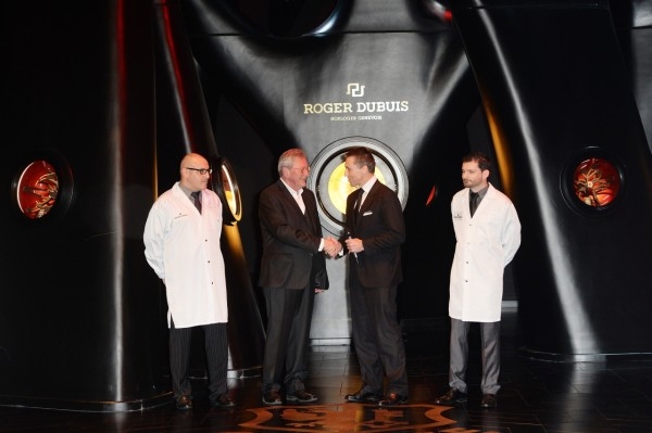 ROGER DUBUIS於2015年SIHH的開幕儀式，左二為品牌創辦人Roger Dubuis先生，左三為全球總裁Jean-Marc Pontroue