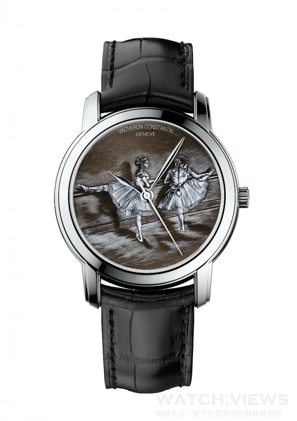 Métiers d’Art Hommage à l’Art de la Danse系列腕錶，型號86090/000G-9983 – 學習時刻，18K白金錶殼，錶徑40毫米，半透明大明火灰色琺瑯彩繪工藝 18K 金錶盤，圖案源自法國畫家埃德加•德加 (Edgar Degas)  的畫作，時、分、秒顯示，由江詩丹頓研發及製造的 2460 SC自動上鍊機械機芯，動力儲存約 40 小時，防水30米，黑色密西西比鱷魚皮錶帶，附一面放大鏡及一本裝幀精美的腕錶製作工藝及技術介紹書冊，底蓋鐫刻「N°1/1」和「Hommage à l’Art de la Danse」字樣，僅於江詩丹頓專賣店發售。