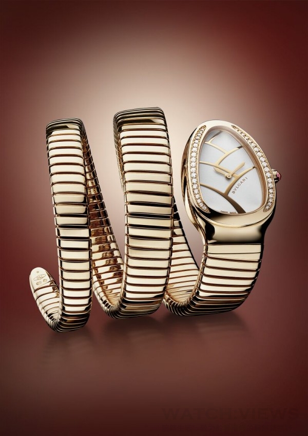 寶格麗Serpenti Tubogas 腕錶2015新年限定款，參考售價：約台幣1,274,000元。