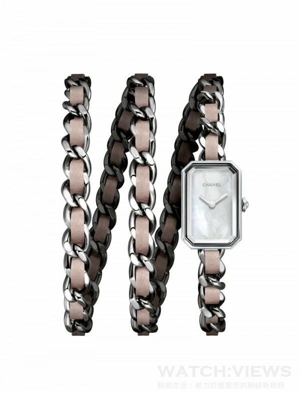 PREMIÈRE ROCK 粉紅色，精鋼錶殼，裸色皮革穿精鋼三圈錶鍊，限量發行1000枚，共有四種尺寸：XS.S.M及L，建議售價NTD172,000元。