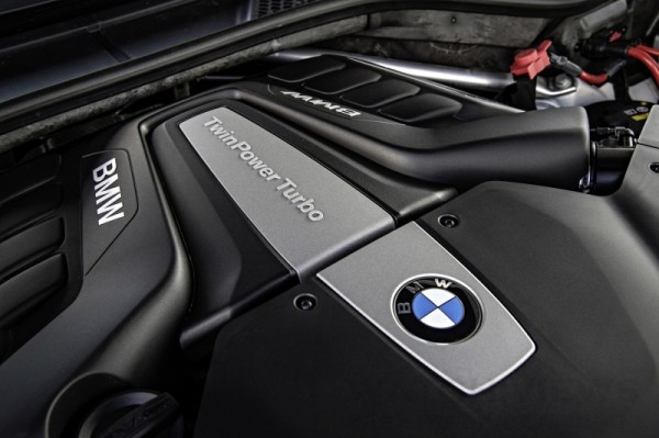 BMW TwinPower Turbo V型8缸汽油引擎