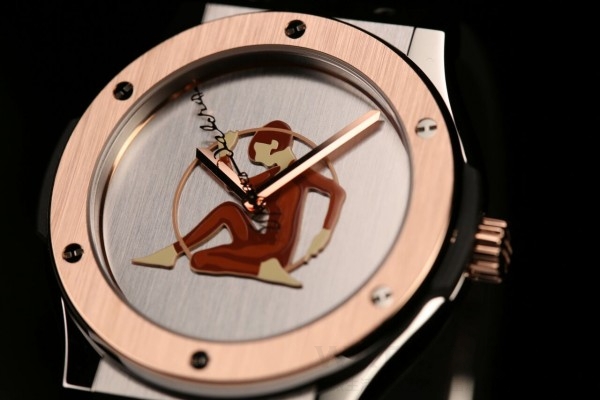 Classic Fusion Jaques-Dalcroze 限量腕錶“Classic Fusion”，鈦金屬緞面光澤處理錶殼，直徑45毫米，緞面拋光處理18K金錶圈，時、分、秒顯示，HUB1100自動上鍊機芯，動力儲能42小時，防水50米，黑色羅紋橡膠錶帶。