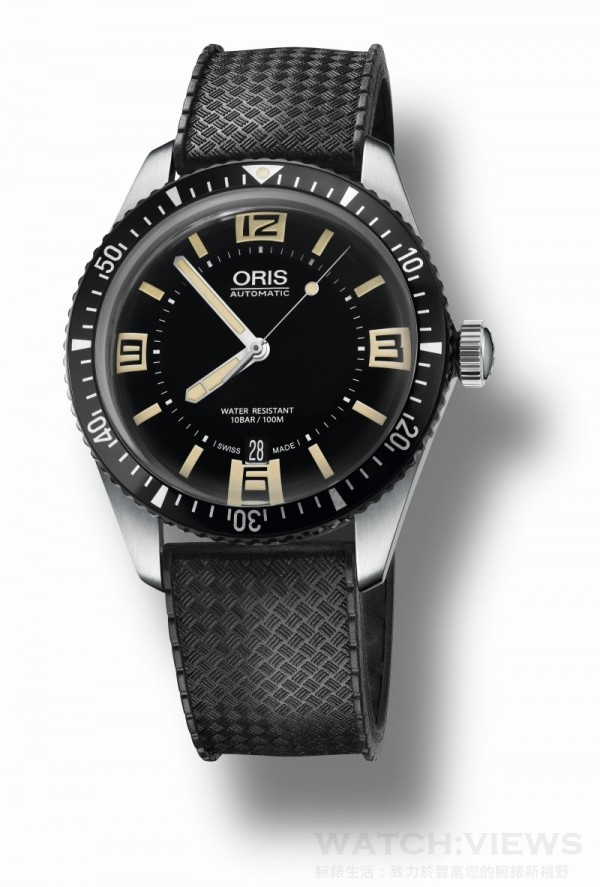 Oris Divers Sixty-Five，型號: 733 7707 4064，不鏽鋼錶殼，錶徑 40毫米，Oris自動上鍊機芯 Cal. 733，時、分、秒、日期，鋁合金單向旋轉上圈，嵌有60分鐘的計時刻度，起始點以Super-LumiNova®螢光塗層標誌，防水100M，•黑色橡膠錶帶搭配不銹鋼錶扣。亦可選黑色紡織NATO表帶與不銹鋼折疊錶扣。