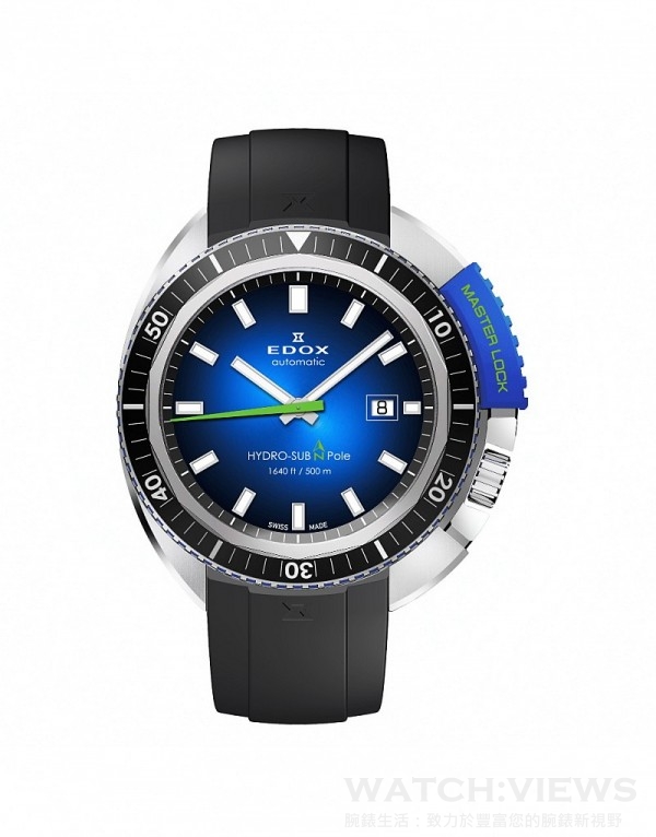 Edox Hydro-Sub 50周年自動限量錶，316L 不銹鋼錶殼，錶徑46毫米，藍色滑蓋，不銹鋼與鋁製的單旋轉外圈，特殊藍色錶盤，白色與綠色刻度與細節，時、分、秒、日期，Edox 80自動上鍊機芯(以 SW 200 作基礎)，防水500米，限量編號與專有的北級地圖刻印於後底蓋，316L 不銹鋼鍊帶附折疊帶扣, 附Edox 沙漏 logo黑色防過敏橡膠帶可供替，全球限量 515 只，建議售價68,800。