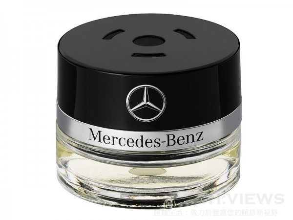 融合龍涎香與香草如絲緞般輕柔的木質基調「靜夜香氛」，僅獻給品味超凡的Mercedes-Maybach車主。