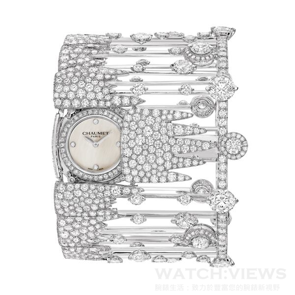 Lumieres D’eau水光波影系列頂級神秘鑲鑽腕錶，鑲嵌986顆明亮式切割鑽石(31.46克拉)，瑞士石英機芯，參考售價NTD18,280,000。