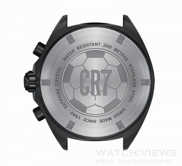 錶背鐫刻帶“CR7”字樣的足球。