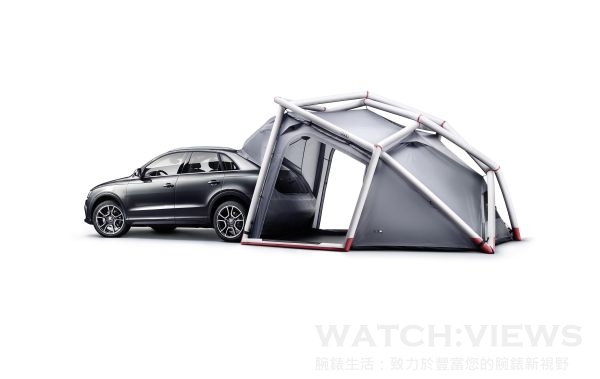 Audi 原廠露營帳篷可以與Audi Q3 / Q5 / Q7結合使用，只要使用專用連接裝置將帳篷與車子連接，即可延展活動空間，此為連接帳篷，售價6,855。