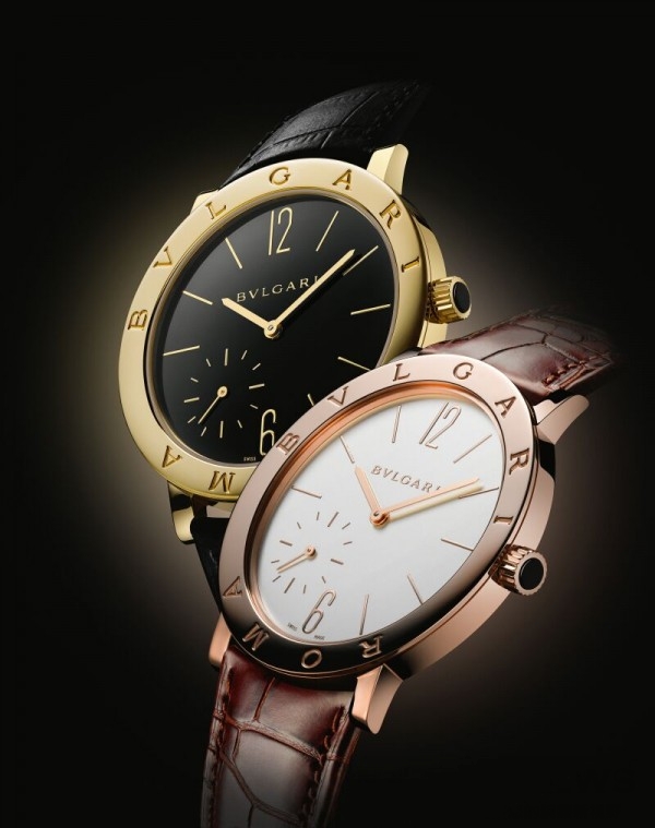 Bulgari Roma Finissimo超薄腕錶40週年紀念款，黃金或玫瑰金錶殼，錶徑41毫米，時、分針指示、偏心小秒針位於7:30 位置；顯示於錶背的動力儲存狀態，寶格麗自製BVL 128 Finissimo超薄手動上鍊機械機芯，約65小時動力儲存，透明藍寶石水晶底蓋，《收藏家》版本以黃金錶殼搭配黑色漆面錶盤、黑色鱷魚皮錶帶與黃金針扣，全球限量100 只；玫瑰金款為銀色蛋白石面盤，搭配棕色鱷魚皮錶帶與玫瑰金針扣。