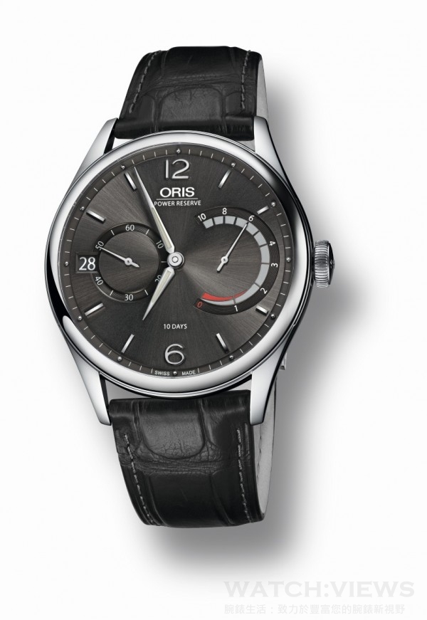 Oris Calibre 111 - 不鏽鋼款式，錶徑43mm，Oris全自製機芯Calibre 111，手動上鍊,振動3小時, 21,600vph.,單獨發條盒，10日動力儲存，專利非線性動力儲存指示於3點鐘方向，小秒盤和日期位於9點鐘方向，多片式不銹鋼錶殼，不銹鋼錶冠，防水30米，上蓋內外側有球形切割的抗折射藍寶石水晶玻璃錶鏡，錶背可透視藍寶石水晶玻璃，銀灰色或黑金色放射狀刻紋錶盤與搭載數字與指標刻度，拋光鎳指針，黑色路易斯安那鱷魚皮錶帶與不銹鋼折疊錶扣。或者可以搭配精鋼鍊錶帶，金屬徽章豪華木盒，建議售價CHF 5,300.00。