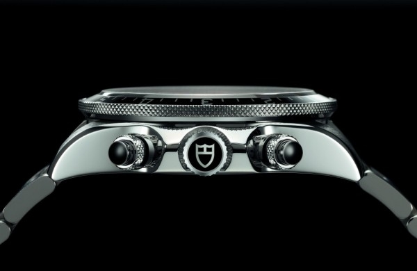 TUDOR Heritage Chrono的錶殼、外圈、錶肩及錶帶的設計，基本上參考了當年的風格，但仔細欣賞時，便會發現很多細節設計新穎、亮麗，例如錶肩是經過拋光及倒角的打磨、錶肩為保護錶冠而設計，以及在旋轉外圈及錶冠上設有坑紋起著防滑作用。