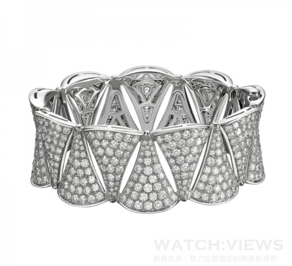 BVLGARI寶格麗DIVA系列密鑲鑽白金手鐲，白 K 金手環搭配密鑲鑽石 17.00 克拉。