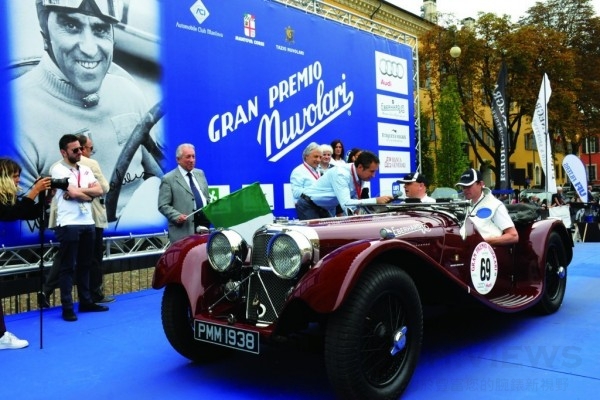 依百克自1991開始贊助義大利Nuvolari Grand Prix 古董賽車賽，雙方的合作即將邁入第25個年頭。依百克也多次以Tazio Nuvolari腕錶系列作基礎，為Nuvolari GP賽事推出限量紀念腕錶。