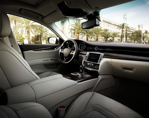 全新Quattroporte Diesel讓人迷戀不已的車室座艙空間，內部彌漫著匠心獨具的義式風格鋪陳，以及優雅絕倫的細膩設計。