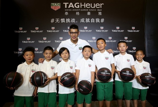 TAG Heuer 豪雅全球品牌大使林書豪與小朋友一起無懼藍球挑戰